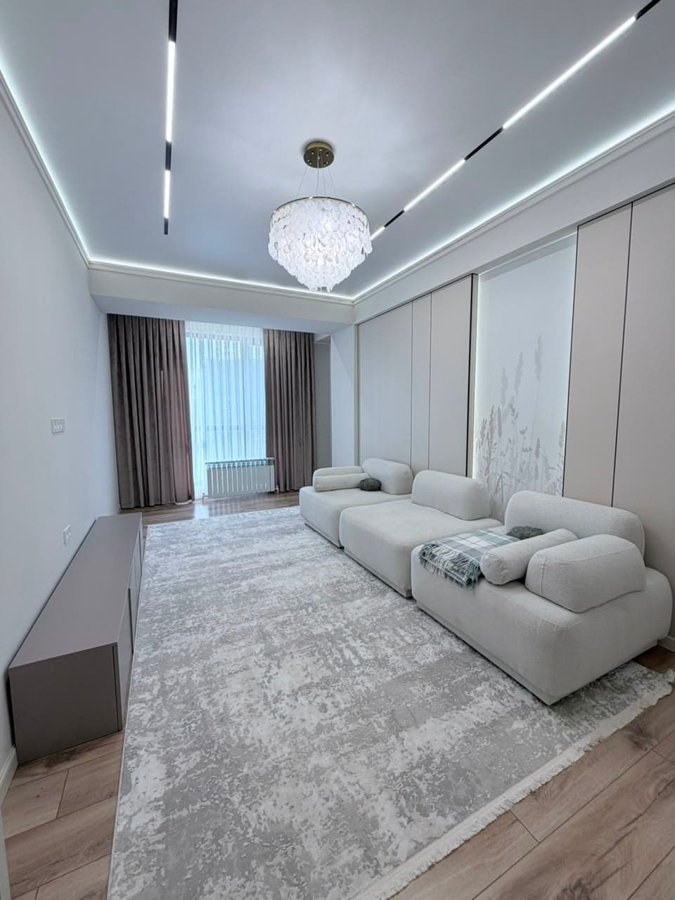 Элитка, 2 ком, 76 м2, этаж 9/12, ж/к Кап Строй Сити (Capstroy City), Сост: Евроремонт