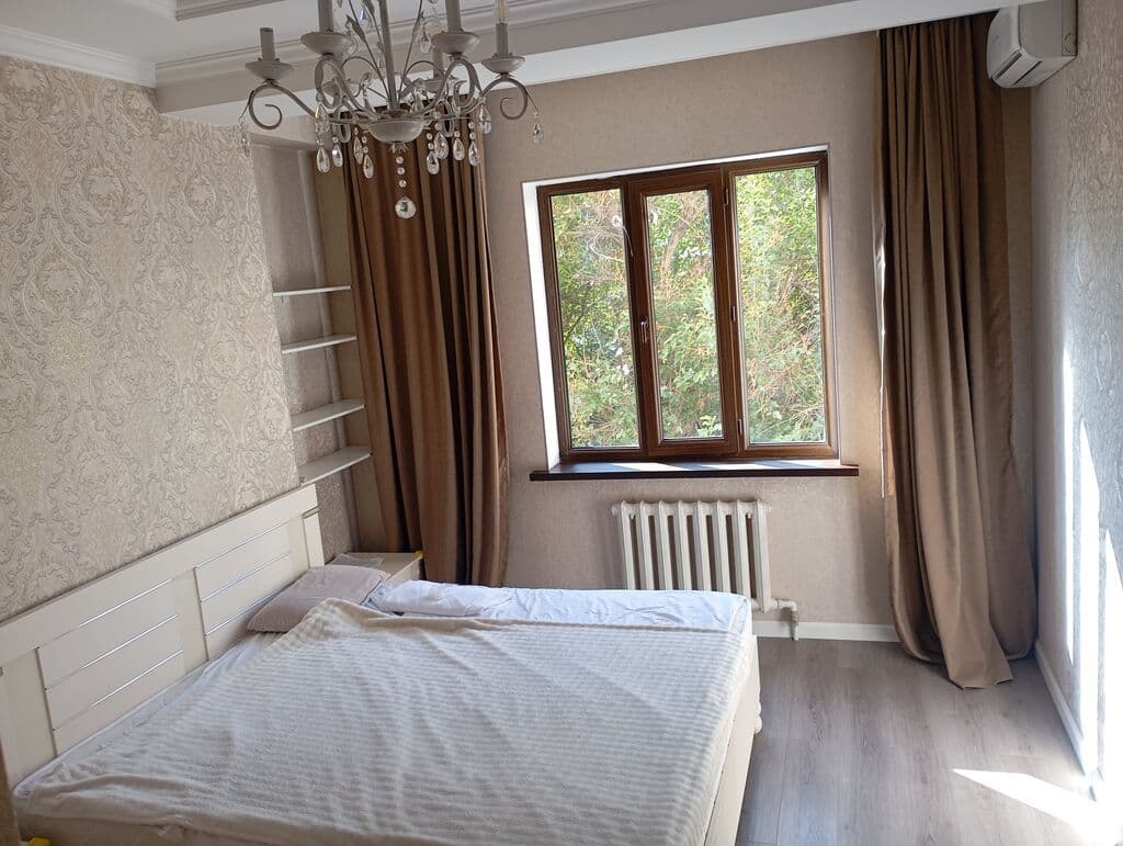 Элитка, 2 ком, 79 м2, этаж 3/10, Сост: Хорошее